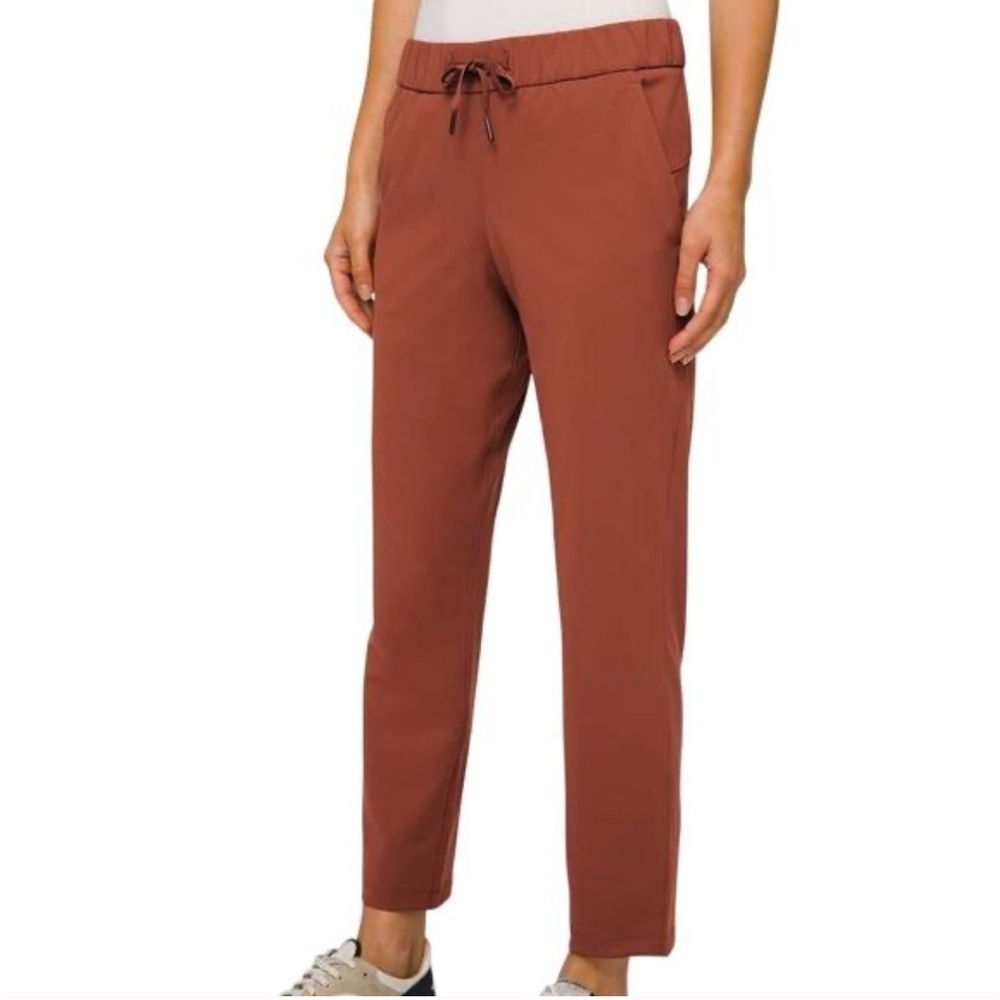 Lululemon On the Fly 7/8 pant SZ 8, Rustic Clay